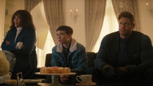 the-umbrella-academy-Emmy Raver-Lampman, Elliot Page, Tom Hopper-netflix