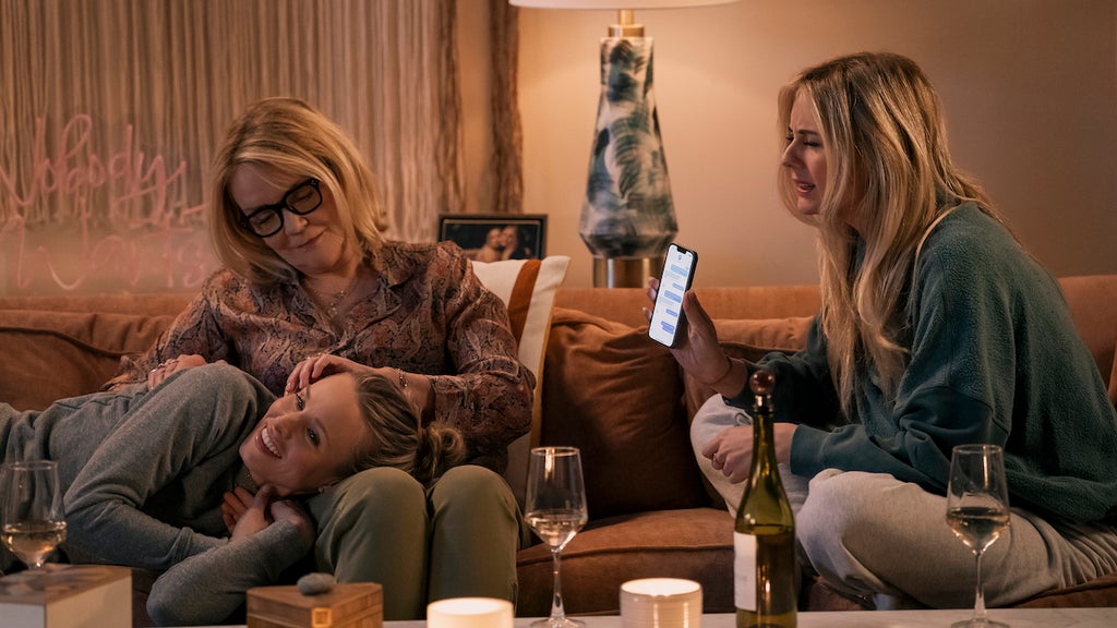 Kristen Bell as Joanne, Stephanie Faracy as Lynn, Justine Lupe as Morgan in episode 103 of "Nobody Wants This." (Credit: Hopper Stone/Netflix)