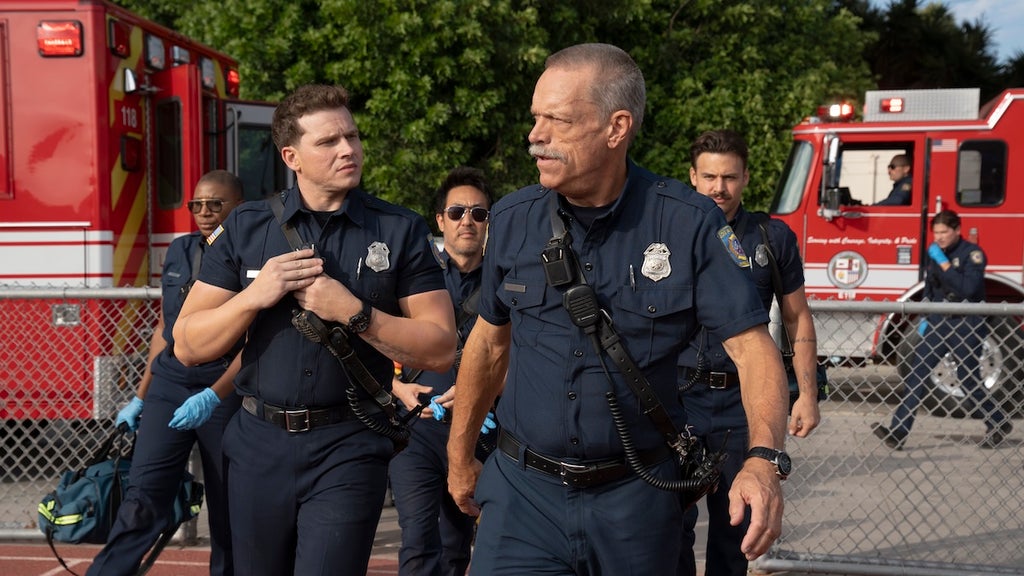 911-aisha-hinds-oliver-stark-kenneth-choi-brian-thompson-ryan-guzman-disney.jpg