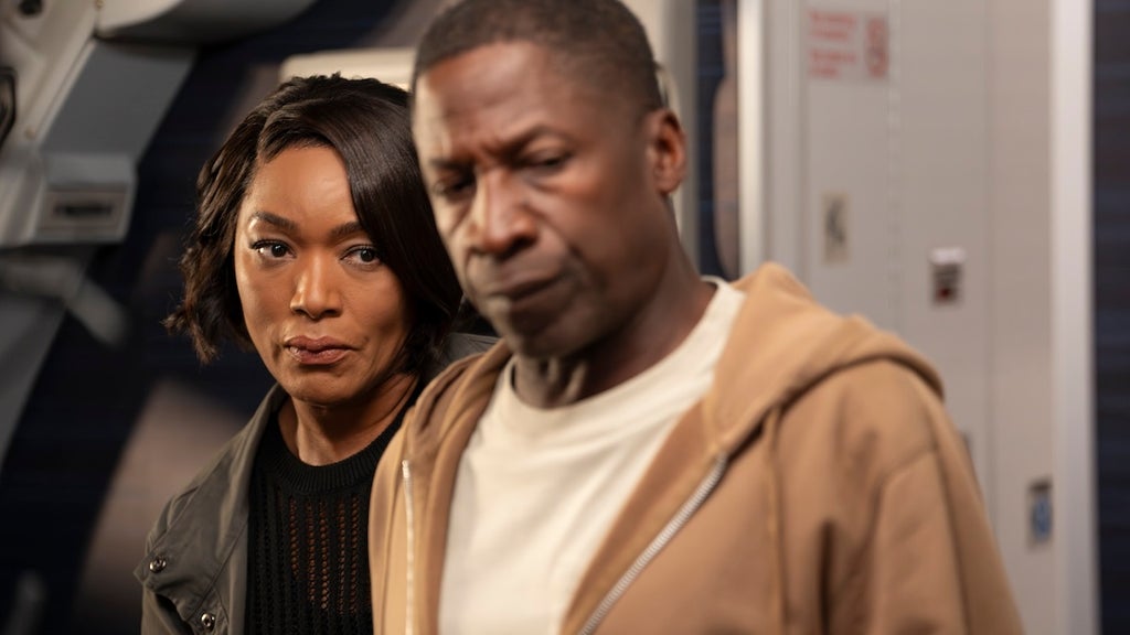 911-angela-bassett-glenn-plummer-disney