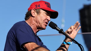 Dennis Quaid Joins Trump in Coachella, Asks Crowd to ‘Pick a Side’ Between TikTok and the Constitution | Video