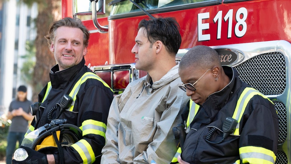911-callum-blue-ryan-guzman-aisha-hinds-abc