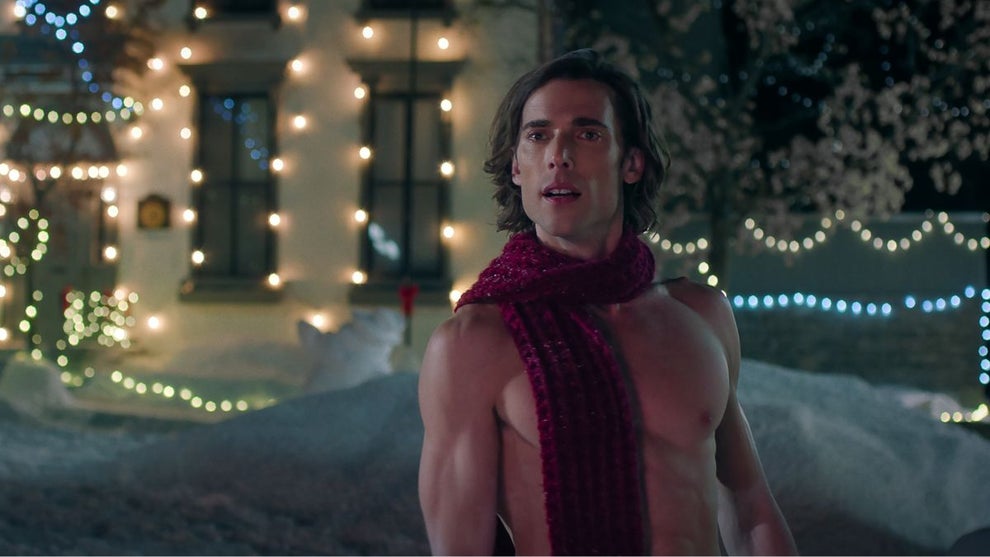 Dustin Milligan in "Hot Frosty" on Netflix