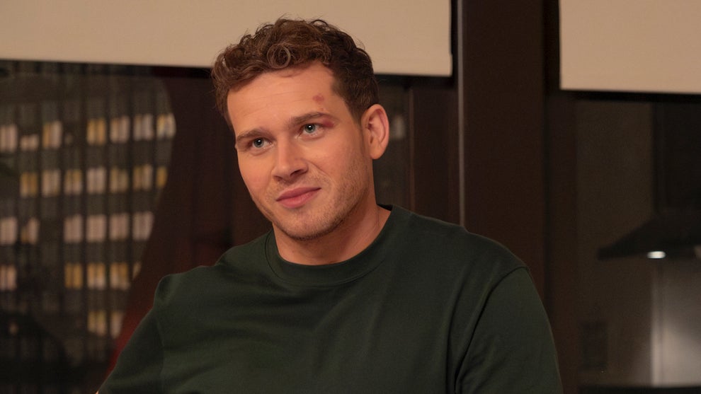 Oliver Stark as Buck in "9-1-1" episode "Confessions"