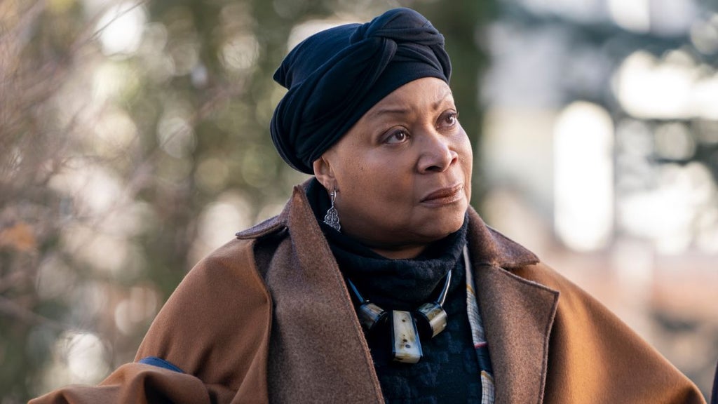 Nana Mama as Juanita Jennings in "Cross"
