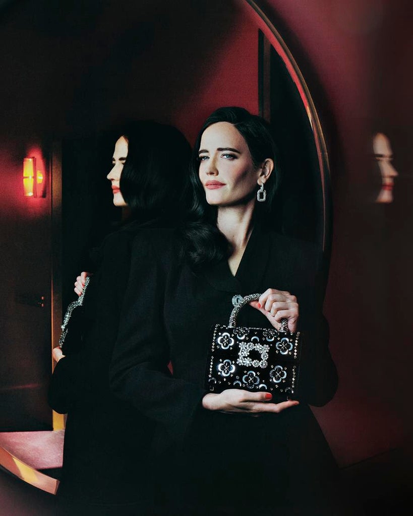 Roger Vivier presents the second installation of the Vivier Express: Travelling Icons