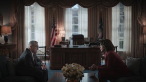Robert De Niro as George Mullen and Angela Bassett as President Mitchell in "Zero Day." (Credit: Netflix)