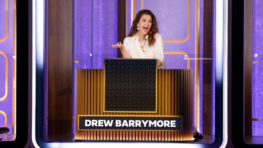 Drew Barrymore as the center square in "Hollywood Squares" (Credit: Sonja Flemming/CBS)