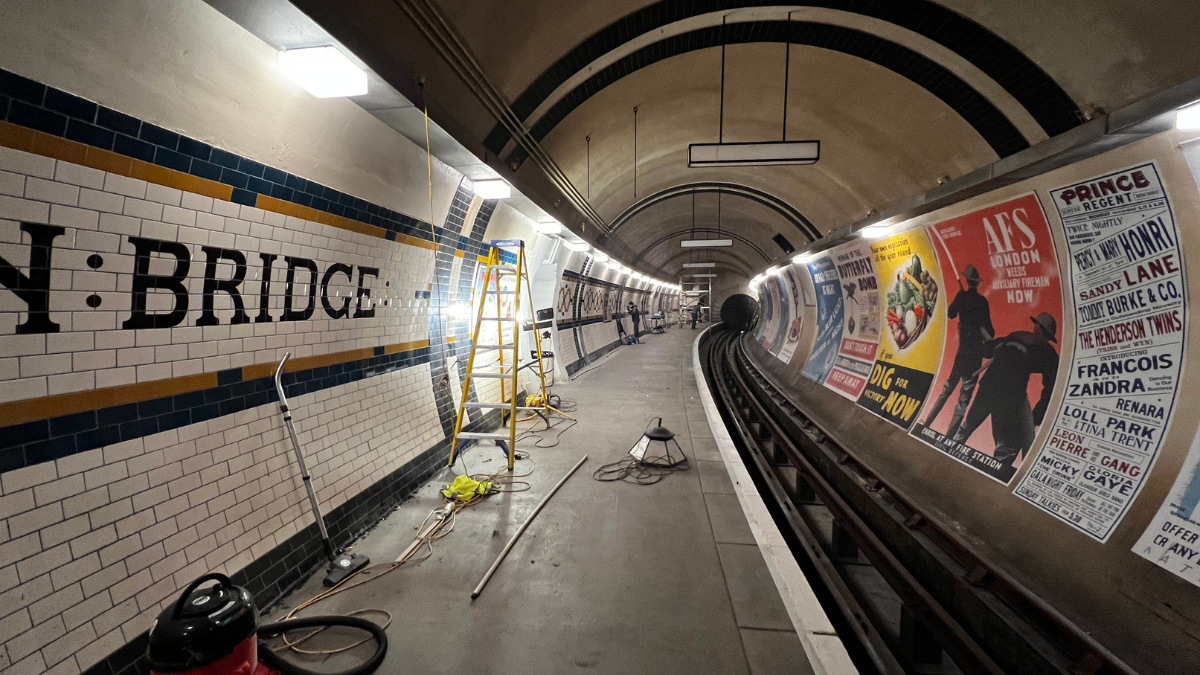 "Blitz" tube station set (Apple)
