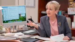 ‘St. Denis Medical’ Star Wendi McLendon-Covey Wants TV Comedies to ‘Take Big Swings’ Again