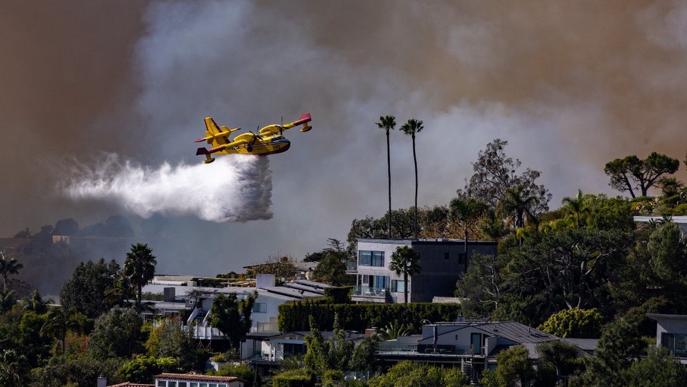 Canadair CL-415 Super Scooper Plane fighting the Palisades Fire on Jan. 7