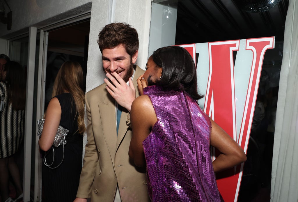 Ayo Edebiri and Andrew Garfield