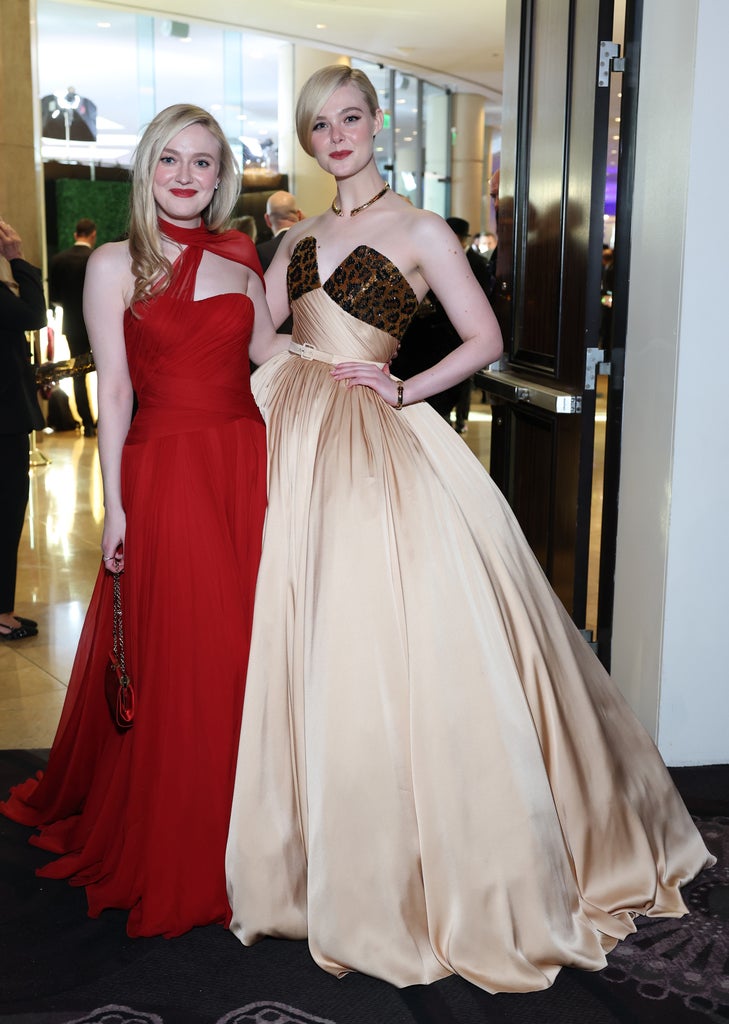 Dakota Fanning and Elle Fanning