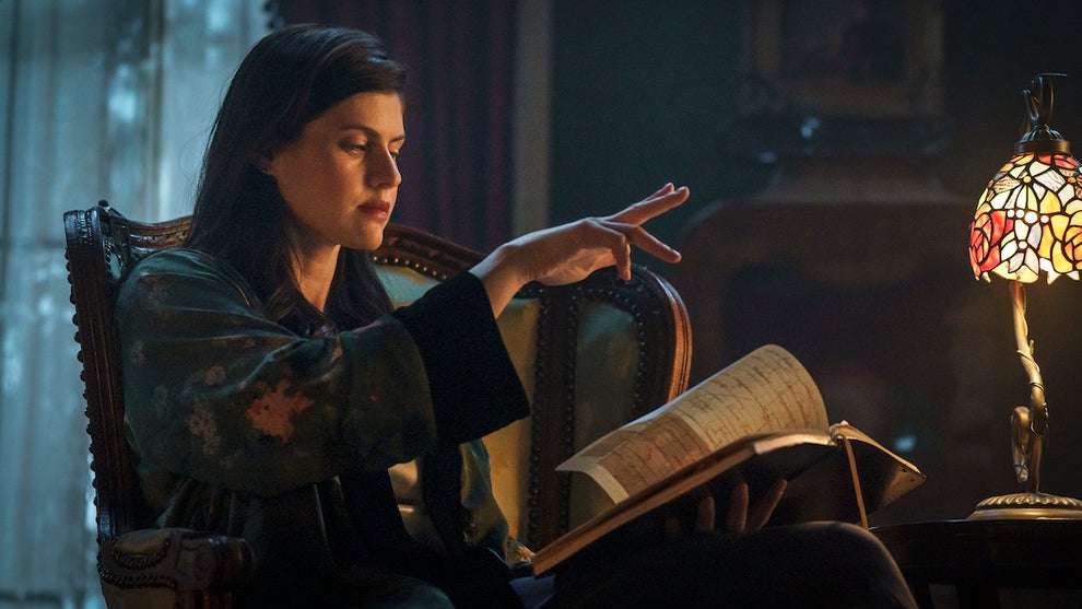 Alexandra Daddario as Rowan Fielding "Mayfair Witches" (Credit: Skip Bolen/AMC)