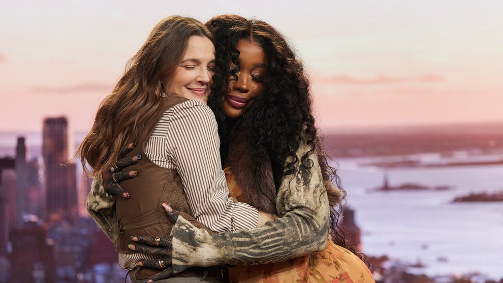 SZA appeared in her first talk show appearance with Drew Barrymore Monday. (Credit: CBS)