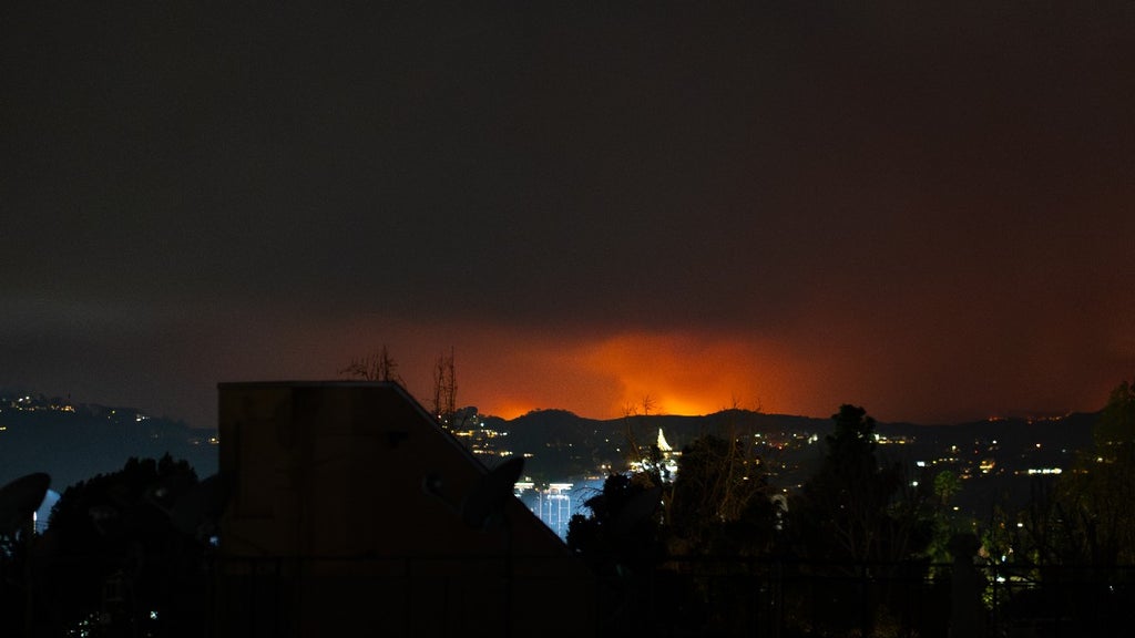 View of Palisades Fire near Encino seen from Sherman Oaks