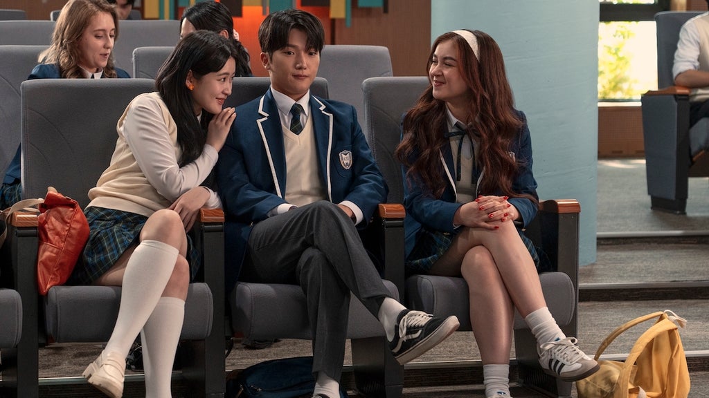 Han Bi Ryu as Eunice Kang, Minyeong Choi as Dae Heon Kim, Anna Cathcart as Kitty Song Covey in "XO, Kitty." (Credit: Park Young-Sol/Netflix)