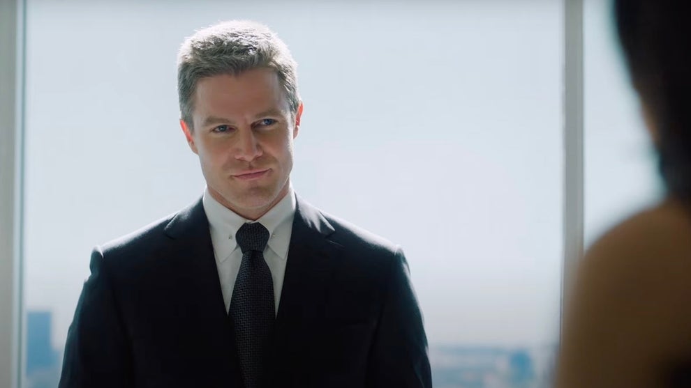 Stephen Amell in "Suits: LA" (NBC)