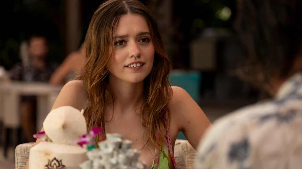 Aimee Lou Wood as Chelsea in "The White Lotus" Season 3.
