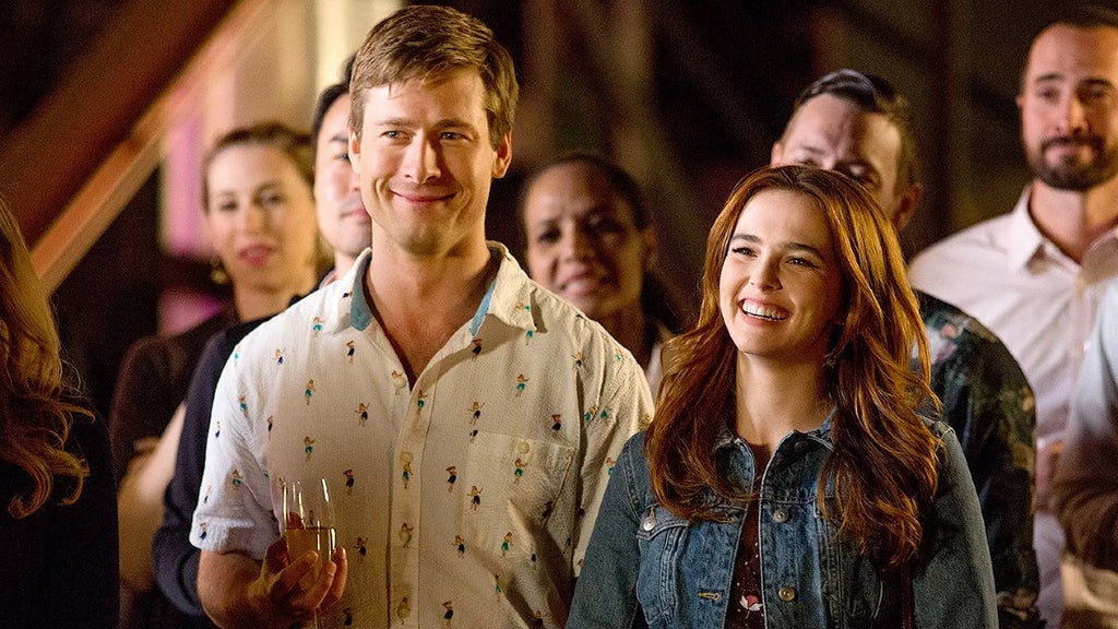 Glen Powell and Zoey Deutch in "Set It Up."