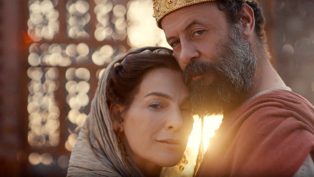 Queen Ahinoam (Ayelet Zurer) and King Saul (Ali Suliman) in "House of David" (Credit: Courtesy of Prime)