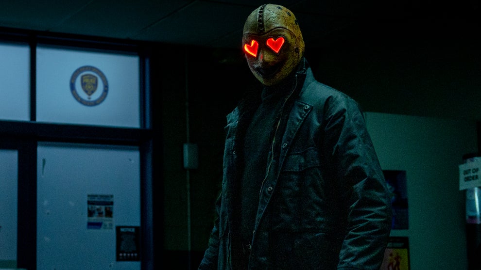 The masked Heart Eyes Killer stands alone in "Heart Eyes."