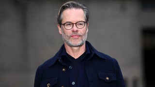 Guy Pearce Slams His Own ‘Memento’ Performance: ‘I’m S–t in That Movie’