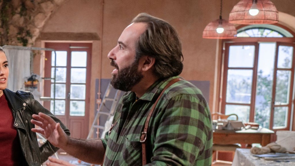 Simone Luglio in "La Dolce Villa" (Netflix)