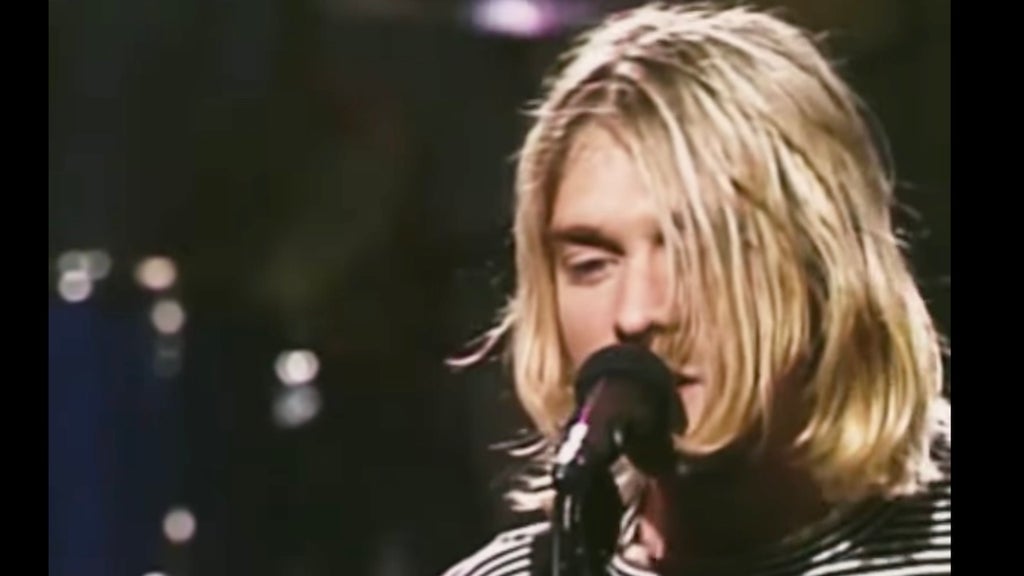Kurt Cobain performs with Nirvana on SNL in 1993