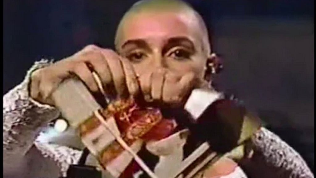 Sinead O'Connor tears up a picture of the pope on SNL in 1992