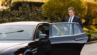 ‘Suits LA’ Review: Stephen Amell’s West Coast Spinoff Gets Lost in a Rough Start