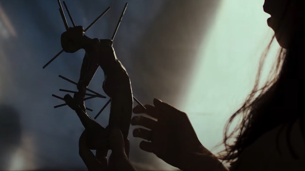 Statue in "The Night House"
