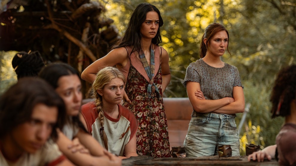 yellowjackets-courtney-eaton-sophie-nelisse-showtime.jpg