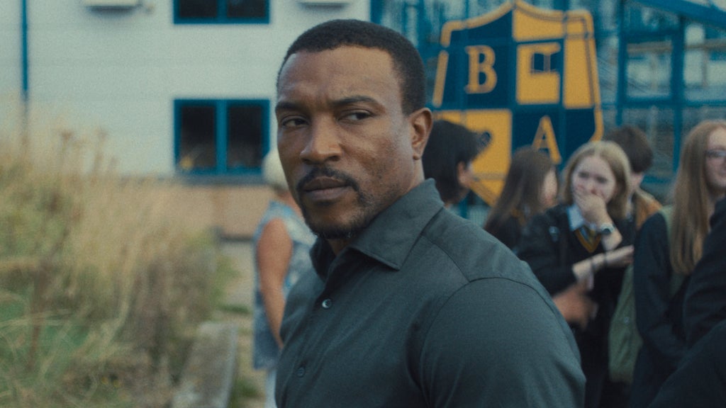 Ashley Walters as DI Bascombe in Adolescenc