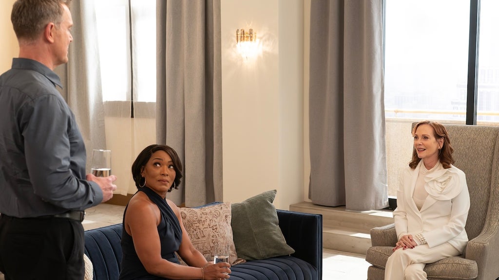 911-peter-krause-angela-bassett-lesley-ann-warren-disney