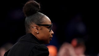 Jennifer Hudson Takes a Basketball to the Face at Knicks Game | Video