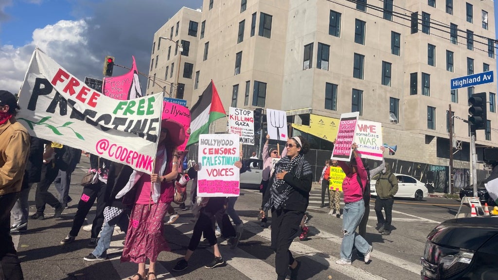Pro-Palestinian protest block Oscars traffic near Dolby Theater