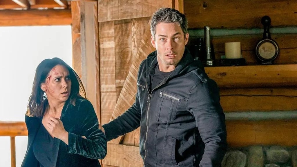 Jennifer Love Hewitt and Brian Hallisay in Season 2 of "9-1-1"