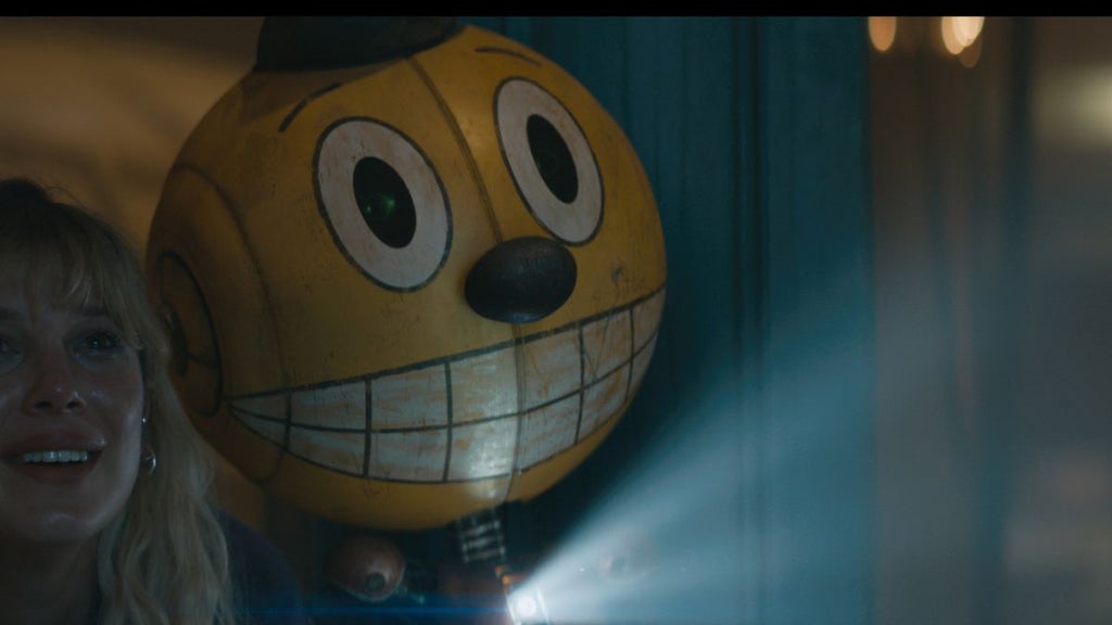 Alan Tudyk as Cosmo in "The Electric State" (Netflix)