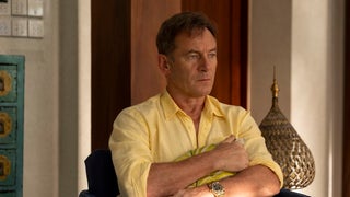 ‘The White Lotus’ Star Jason Isaacs Says Timothy’s ‘Suicidal Instinct’ Isn’t Gone After Episode 5