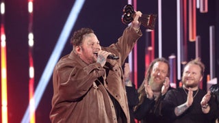 Dwayne Johnson Gives Jelly Roll a ‘Hug 10 Years in the Making’ and a Special Gift: ‘I Feel Bad Even Taking This!’ | Video