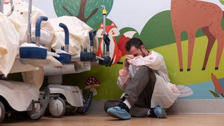 ‘The Pitt’ Star Noah Wyle Unpacks Robby’s Heartbreaking Episode 13 Meltdown: ‘The Deconstruction of a Hero’