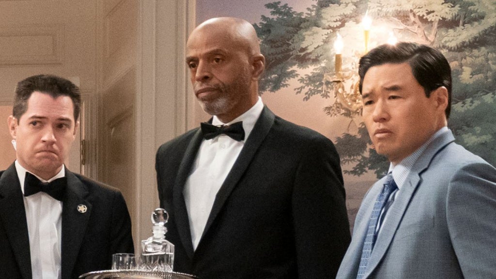 Al Mitchell (center) in "The Residence" (Netflix)