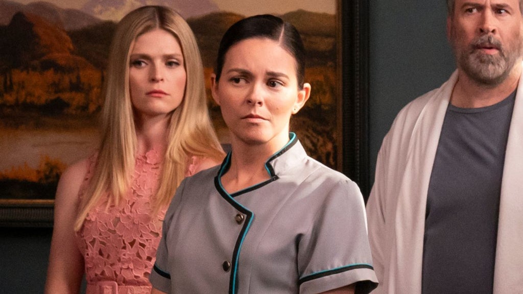 Julieth Restreppo (center) in "The Residence" (Netflix)