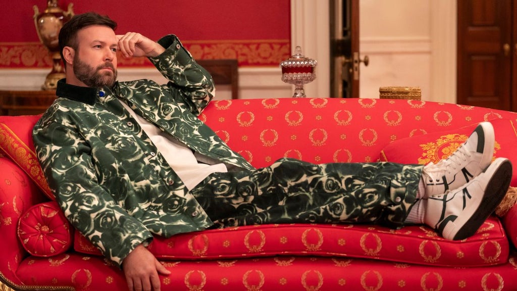Taran Killam in "The Residence" (Netflix)