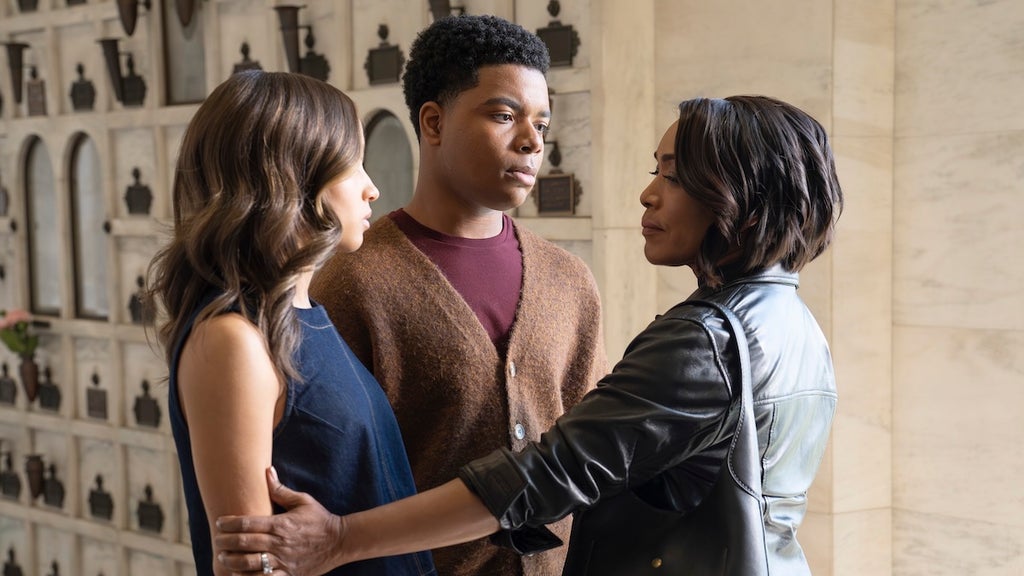 911-corinne-massiah-elijah-m-cooper-angela-bassett-disney