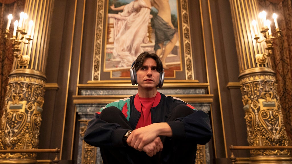 Gideon Glick in "Étoile" (Credit: Amazon Studios)