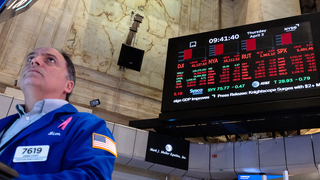 Trump Tariffs Rock Wall Street Again as Apple Sheds $500 Billion in 2 Days