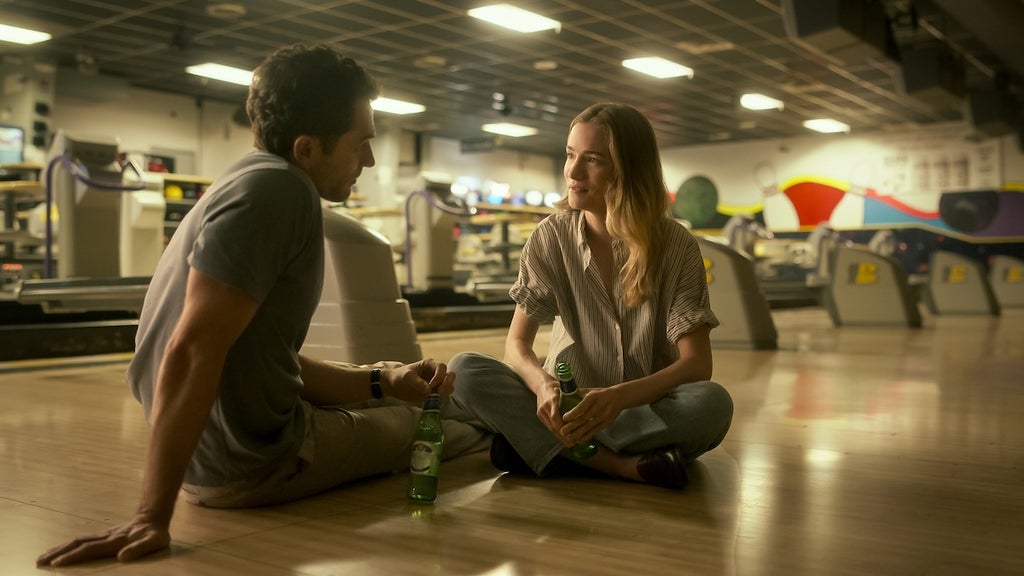 pulse-colin-woodell-willa-fitzgerald-netflix