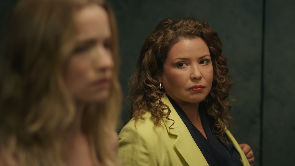 pulse-willa-fitzgerald-justina-machado-netflix
